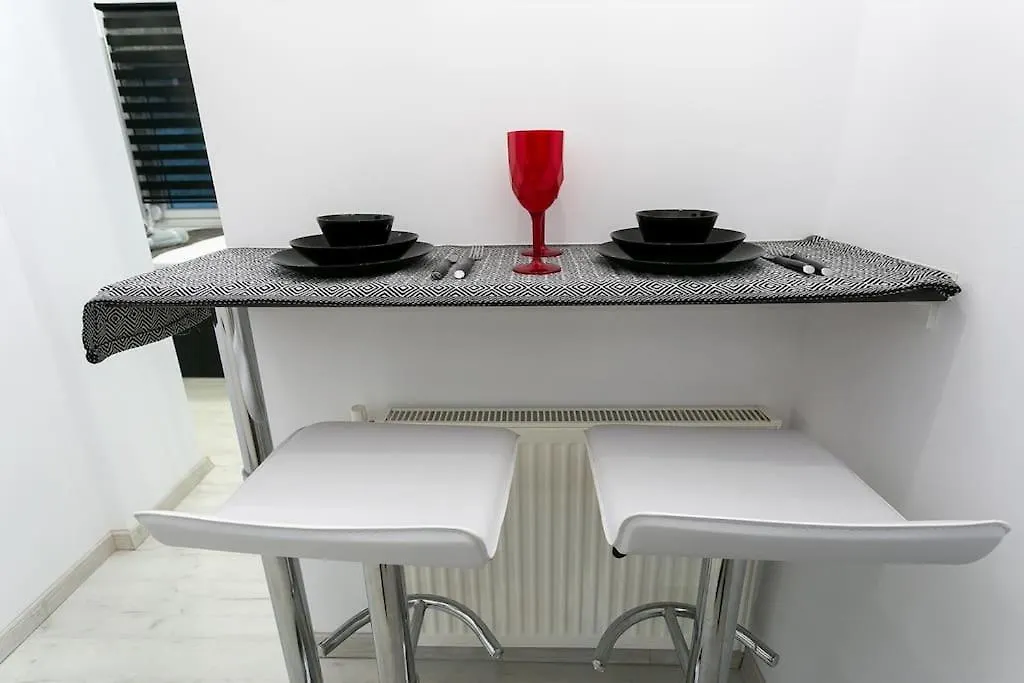 Μarble Suite. 40Sqm Center. Gas Heating. Private Entrance.Secured24H Thessaloniki