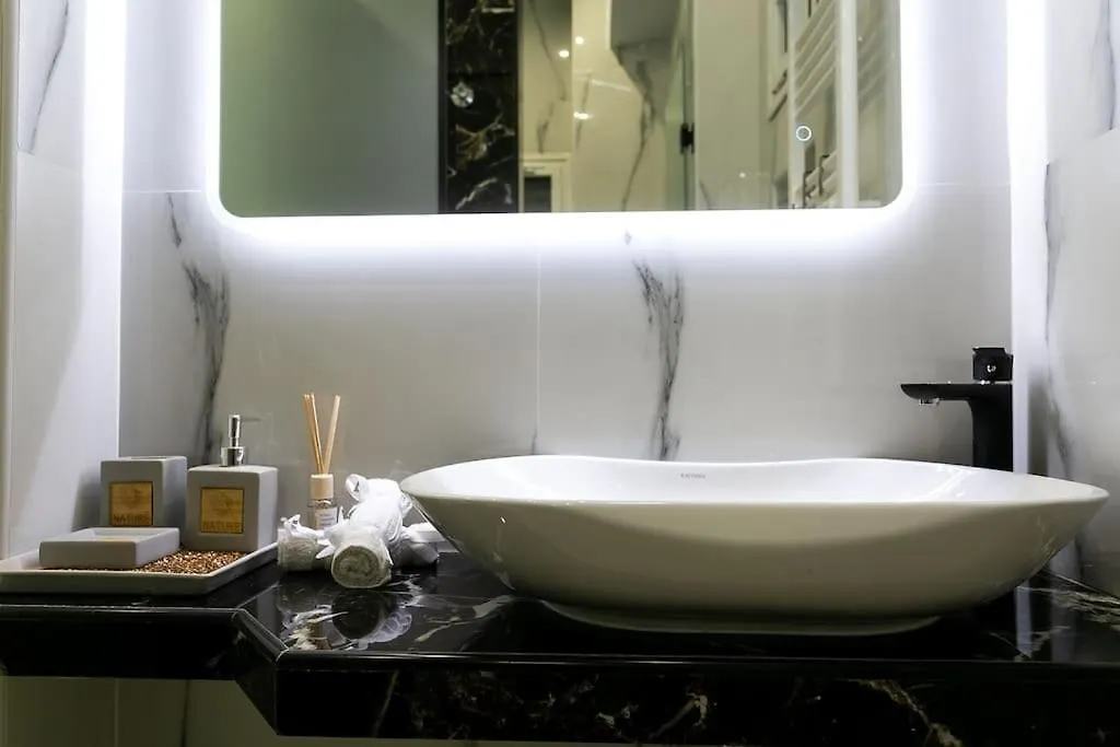 Apartment Μarble Suite. 40Sqm Center. Gas Heating. Private Entrance.Secured24H Thessaloniki Greece