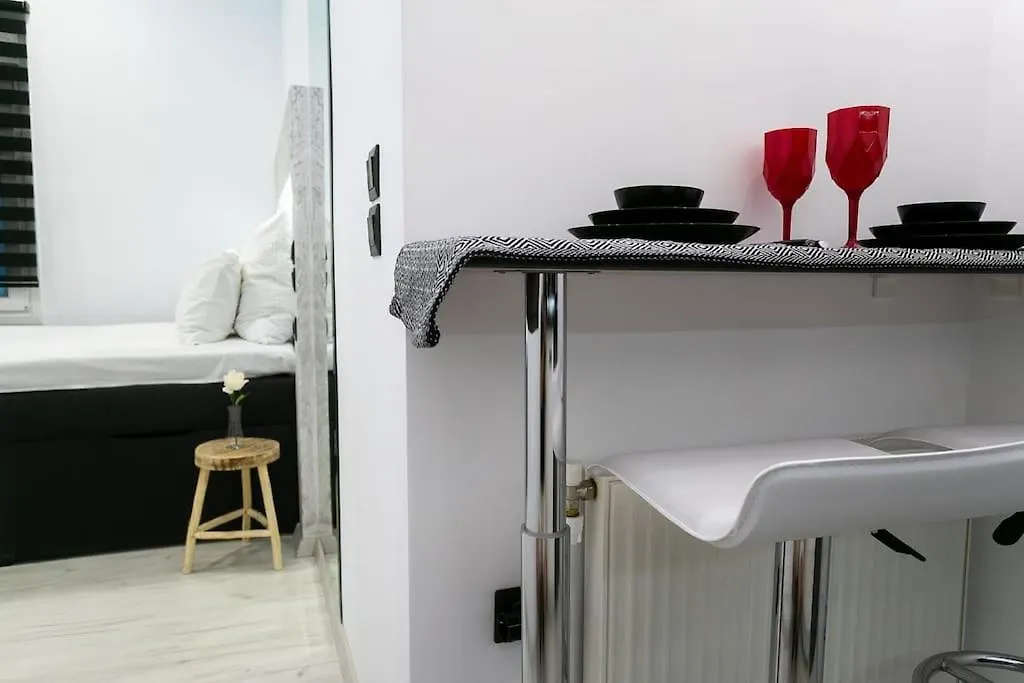 Μarble Suite. 40Sqm Center. Gas Heating. Private Entrance.Secured24H Thessaloniki Greece