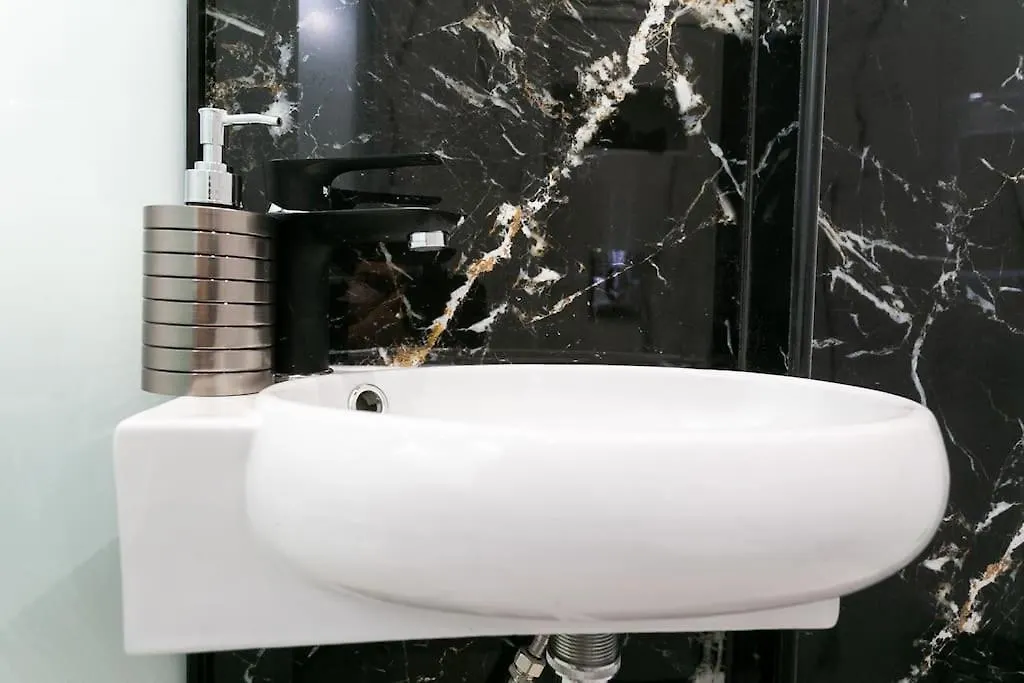 Μarble Suite. 40Sqm Center. Gas Heating. Private Entrance.Secured24H Thessaloniki