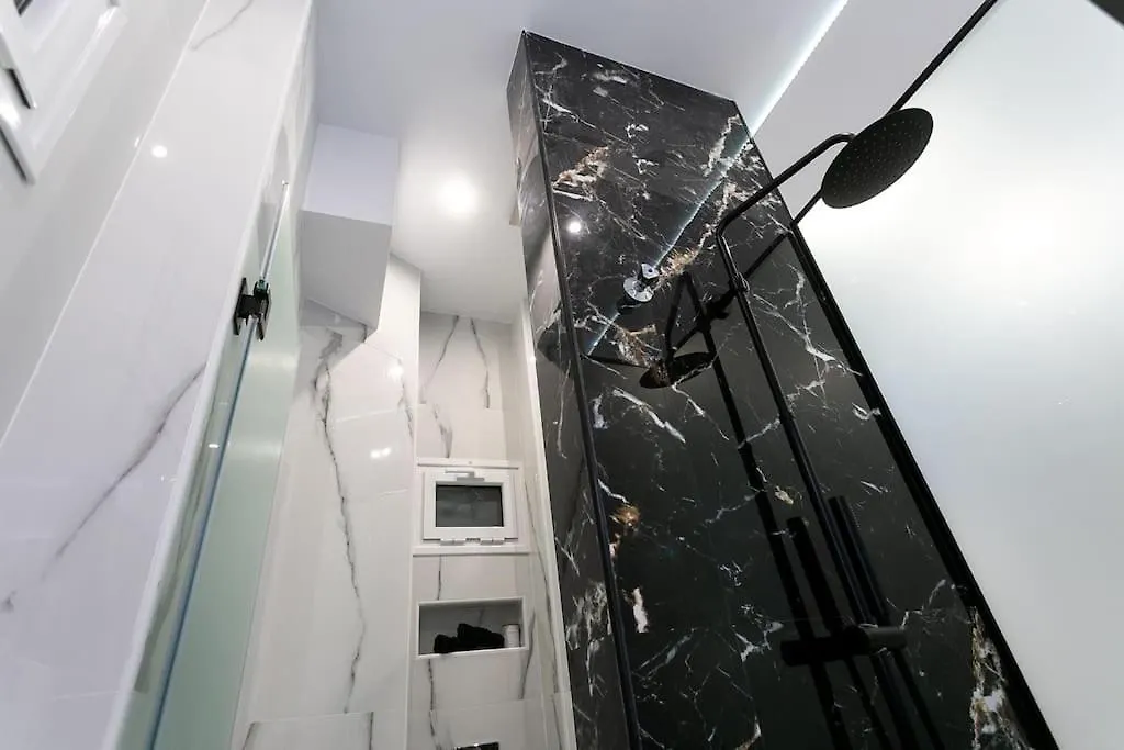 Μarble Suite. 40Sqm Center. Gas Heating. Private Entrance.Secured24H Thessaloniki