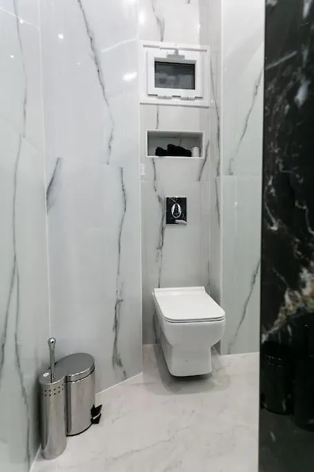 Μarble Suite. 40Sqm Center. Gas Heating. Private Entrance.Secured24H Thessaloniki