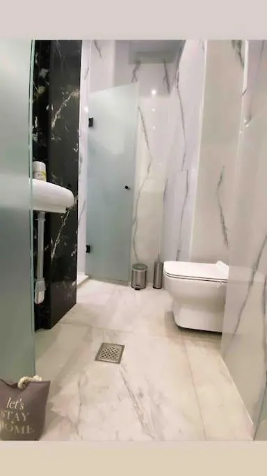 Μarble Suite. 40Sqm Center. Gas Heating. Private Entrance.Secured24H Thessaloniki Apartment