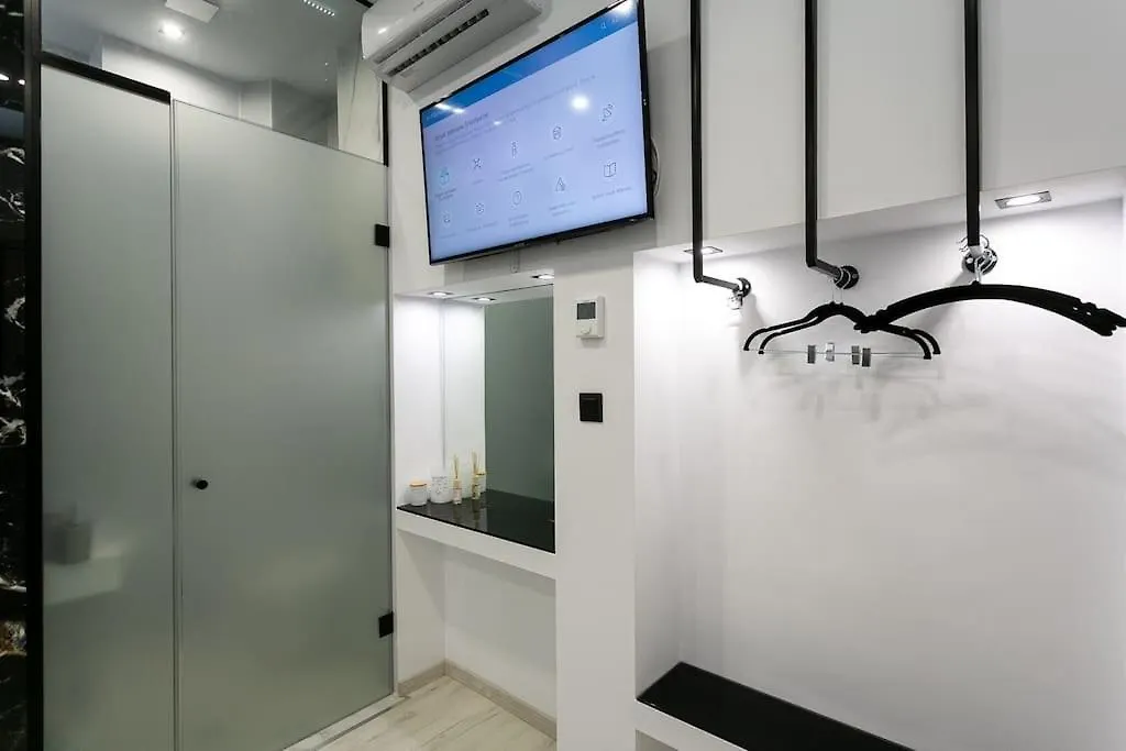 Apartment Μarble Suite. 40Sqm Center. Gas Heating. Private Entrance.Secured24H Thessaloniki Greece